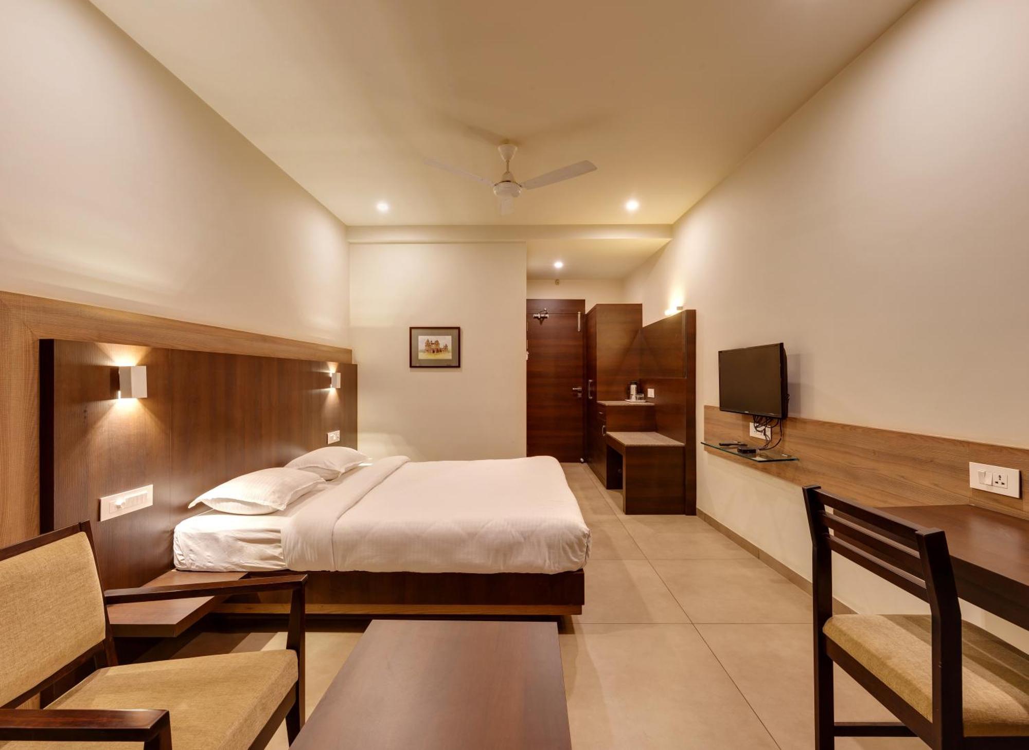 Hotel Classic Mid Town, Kolhapur Dış mekan fotoğraf