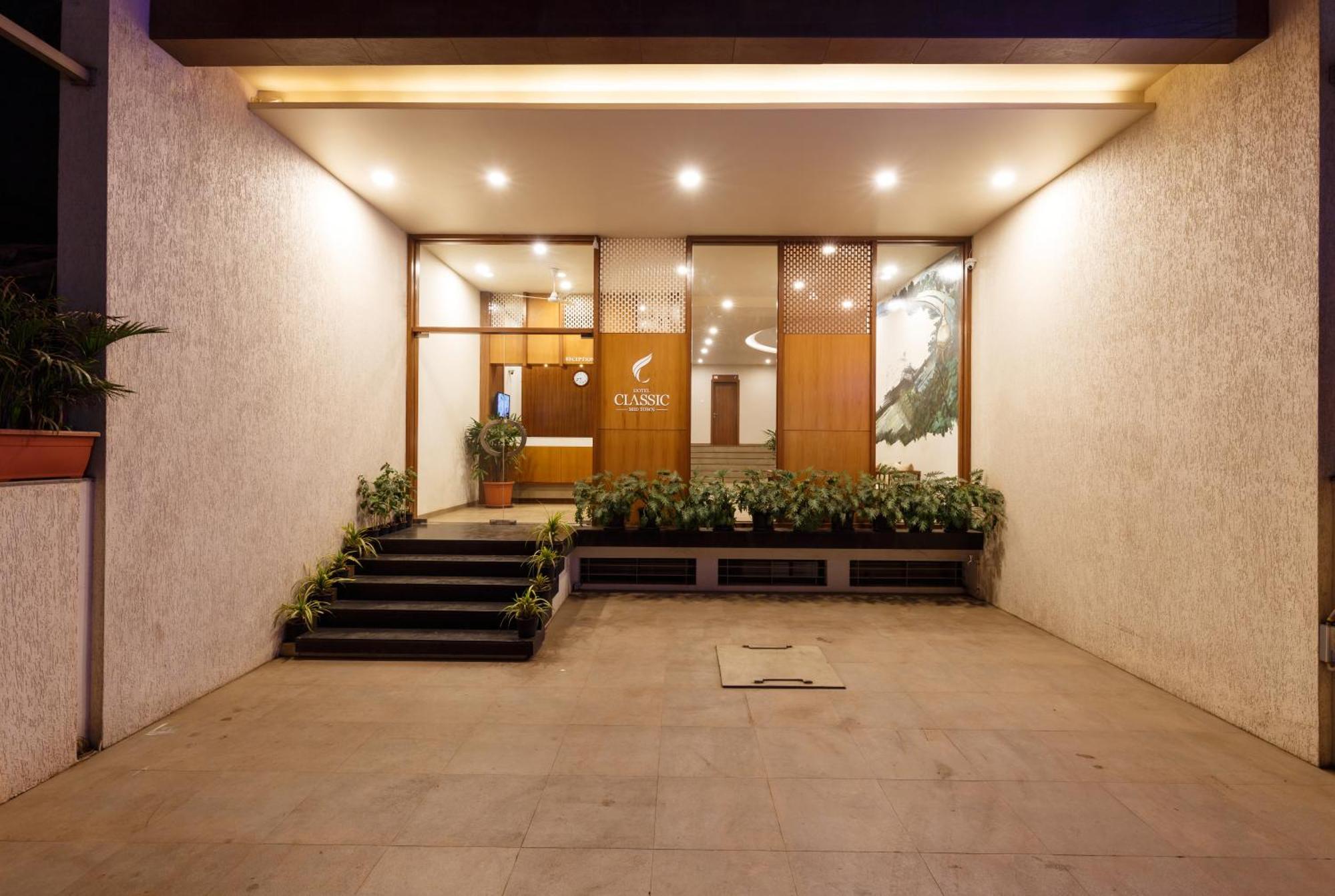 Hotel Classic Mid Town, Kolhapur Dış mekan fotoğraf