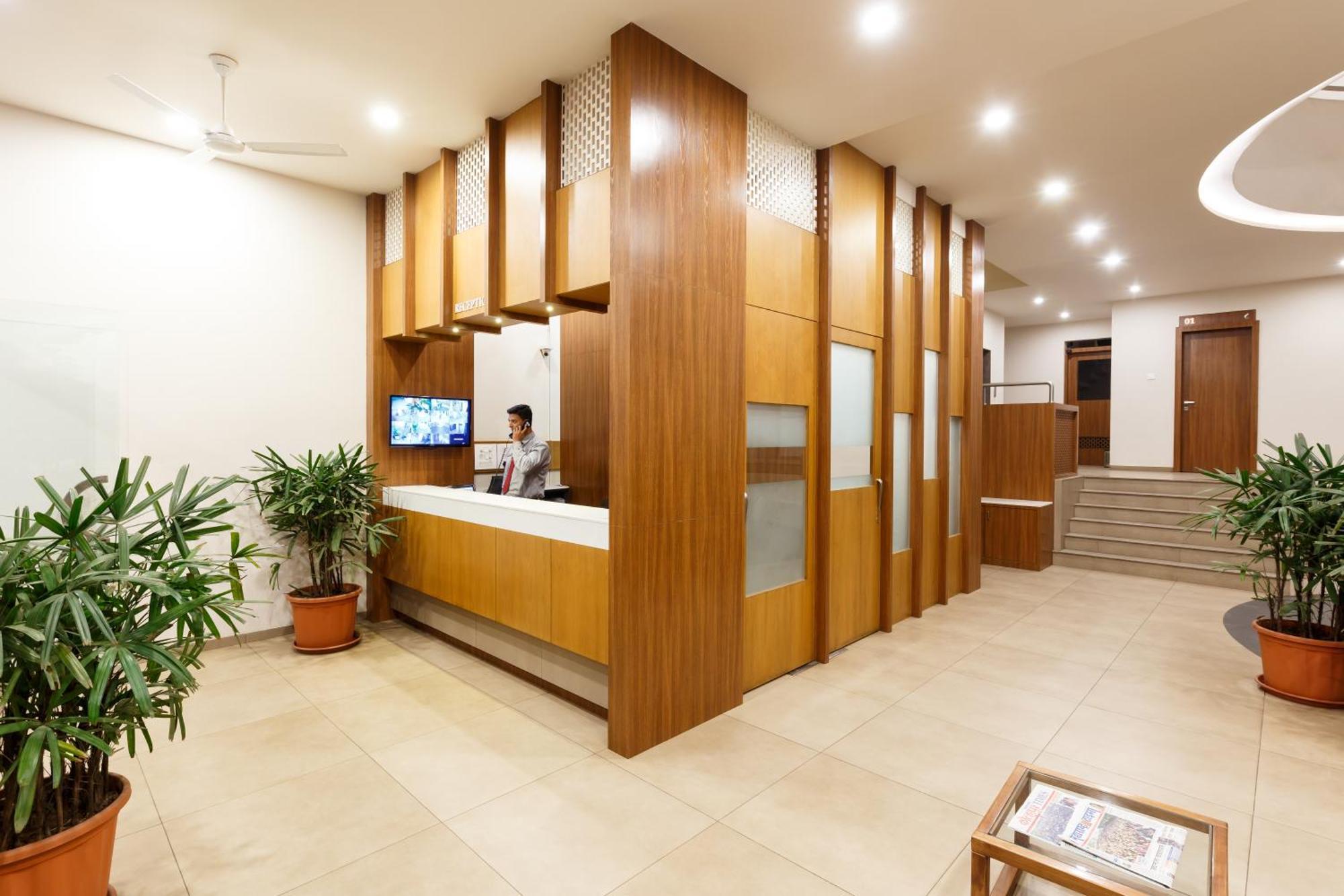 Hotel Classic Mid Town, Kolhapur Dış mekan fotoğraf