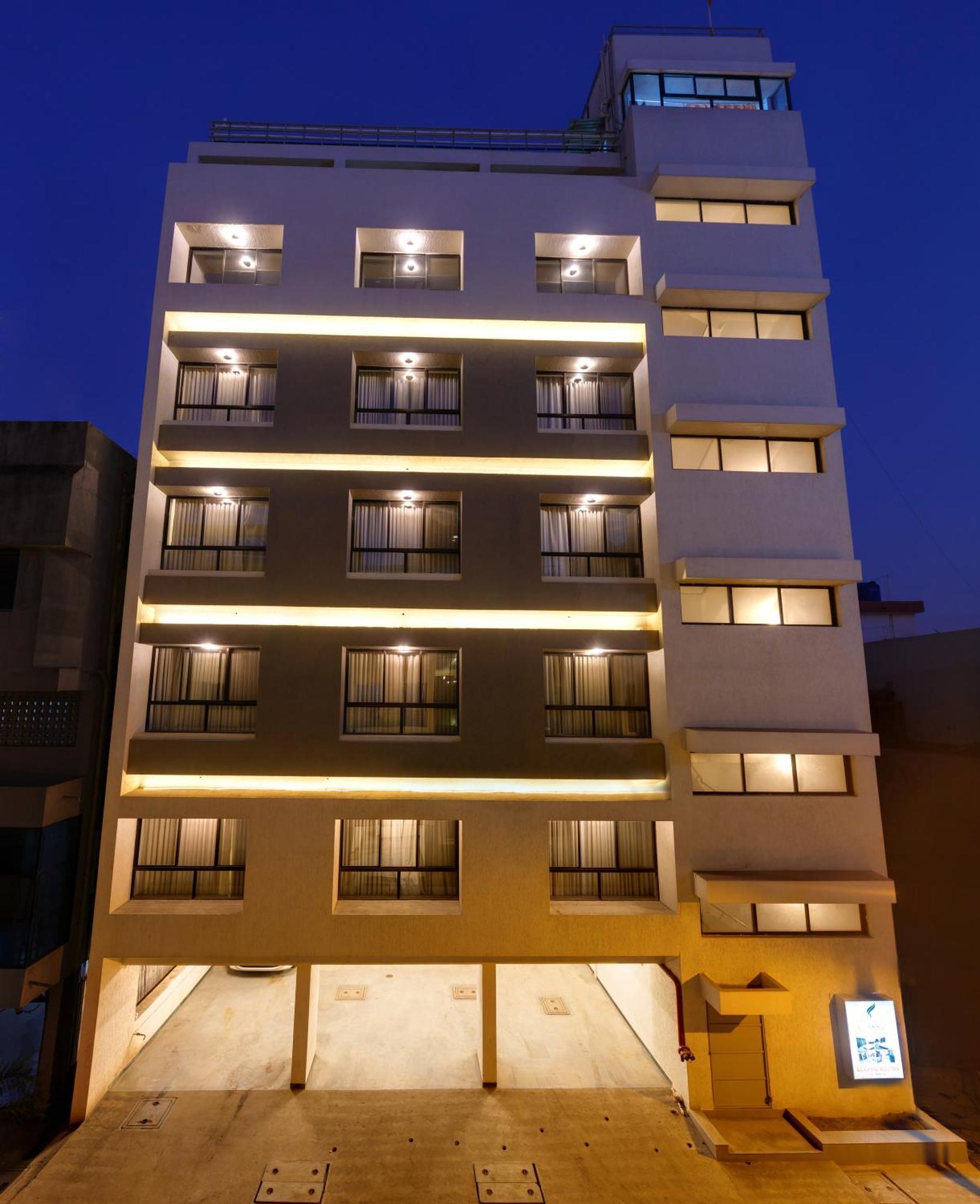 Hotel Classic Mid Town, Kolhapur Dış mekan fotoğraf
