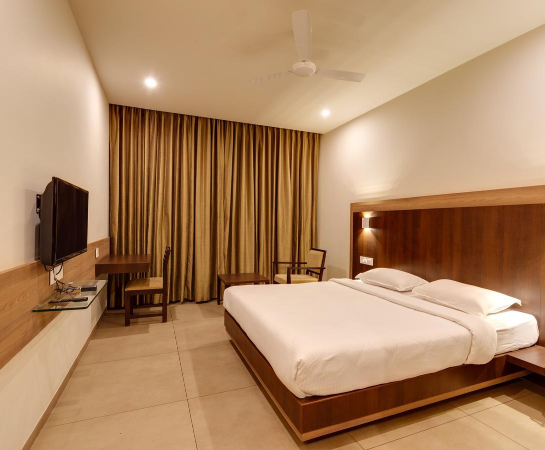 Hotel Classic Mid Town, Kolhapur Dış mekan fotoğraf