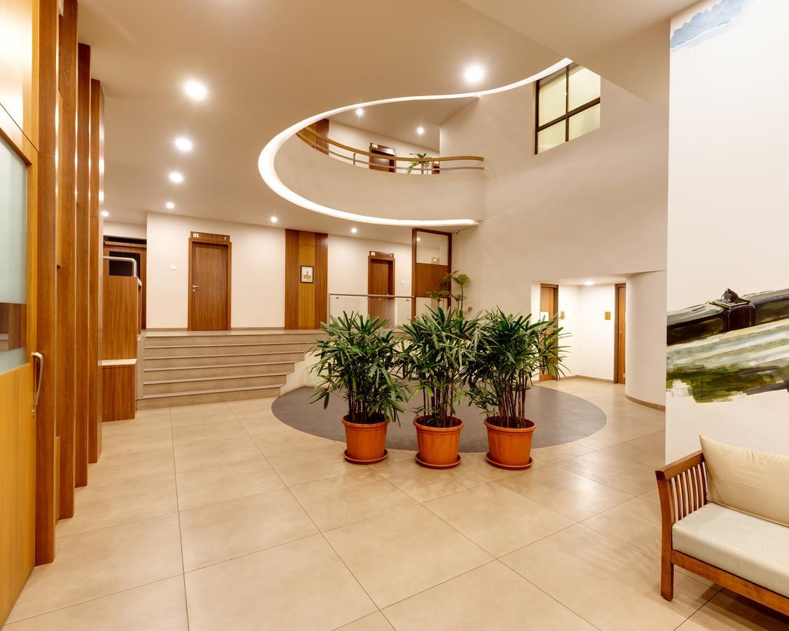 Hotel Classic Mid Town, Kolhapur Dış mekan fotoğraf