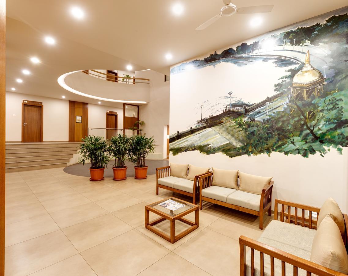 Hotel Classic Mid Town, Kolhapur Dış mekan fotoğraf